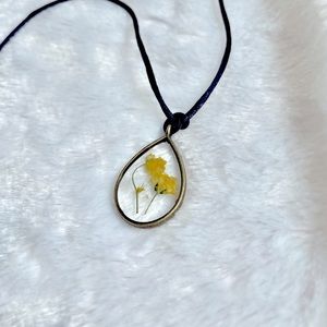 YELLOW WILDFLOWERS || handmade resin necklace (free shipping!)